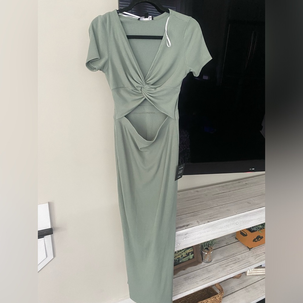 Never been worn dress with the tags still on from lulus
